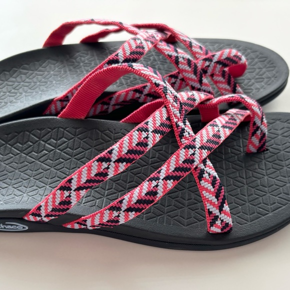 Chaco Women's Geometric Toe Loop Slip On Sandals Size 7 - Picture 3 of 4